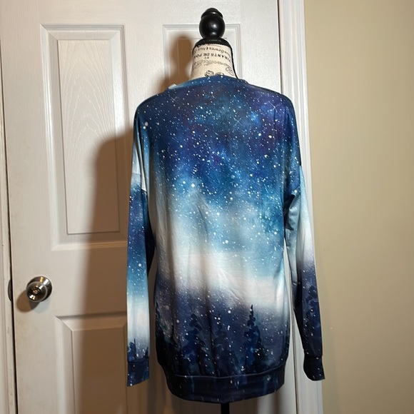 Beautiful long sleeve top with pockets. - Picture 3 of 4